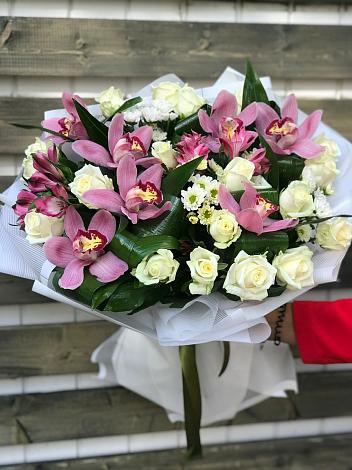 Букет цветов из: Розы и Хризантемы в Подстепки
