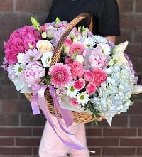 Композиция солнечный день в Подстепки Цветочная композиция из Розы, Хризантемы, Пионы и Лизиантусы в корзине в Подстепки