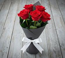 Букет 5 Красных роз Эдлесс Лав в Подстепки